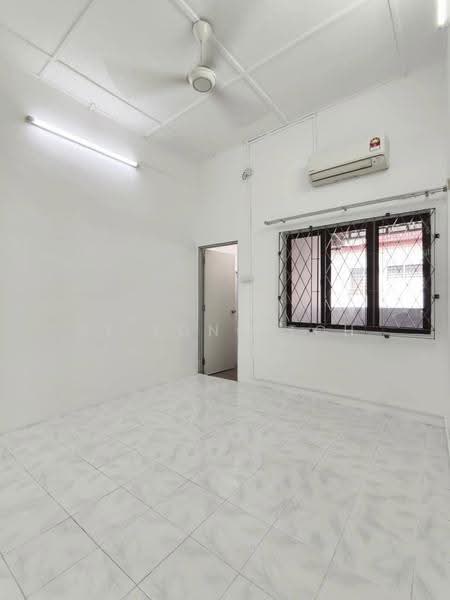 1-storey Terraced House for Sale in Taman Sentosa (Johor Bahru) - Ee Fong Toh - Interior - PropertyGuru.com.my