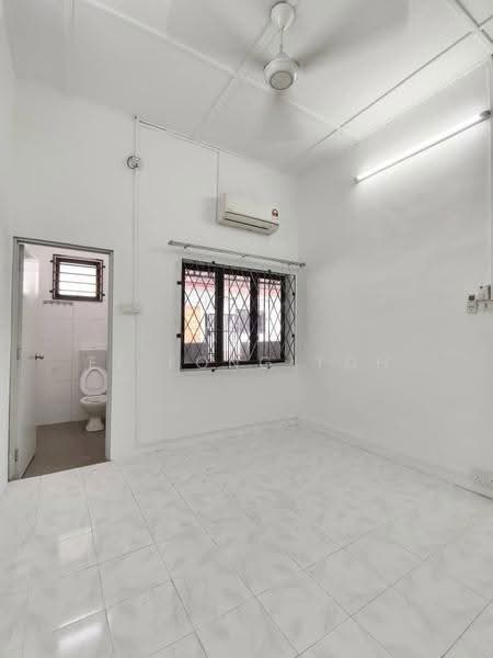 1-storey Terraced House for Sale in Taman Sentosa (Johor Bahru) - Ee Fong Toh - Bathroom - PropertyGuru.com.my