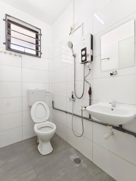 1-storey Terraced House for Sale in Taman Sentosa (Johor Bahru) - Ee Fong Toh - Bathroom - PropertyGuru.com.my