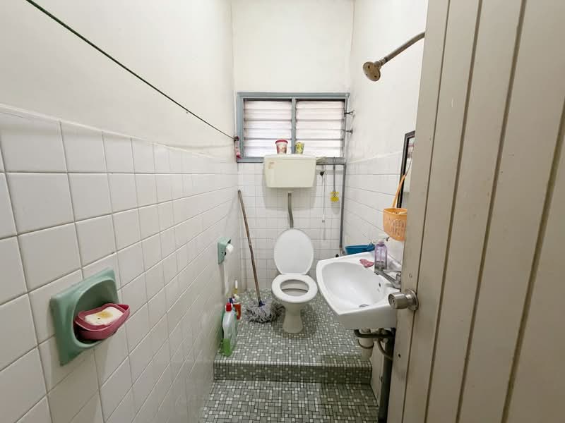2-storey Terraced House for Sale in Taman Selayang Baru (Selayang) - Alven Lim - Bathroom - PropertyGuru.com.my