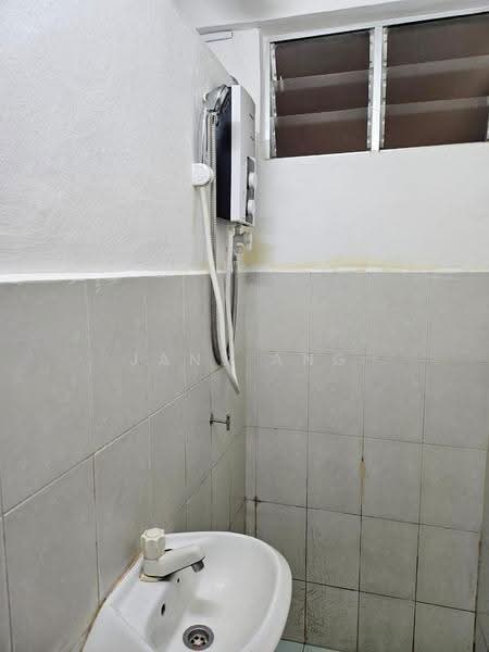 Pangsapuri untuk Disewa di Puncak Erskine - Jane Ang - Bathroom - PropertyGuru.com.my