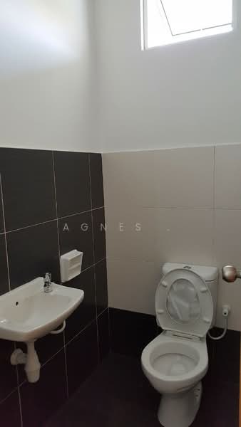 Kedai untuk Dijual di Taman Kota Puteri (Masai) - Agnes . - Bathroom - PropertyGuru.com.my
