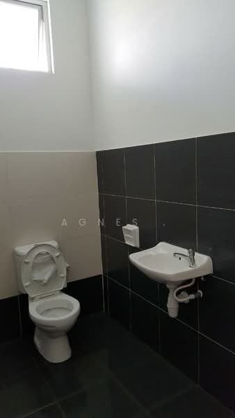 Kedai untuk Dijual di Taman Kota Puteri (Masai) - Agnes . - Bathroom - PropertyGuru.com.my