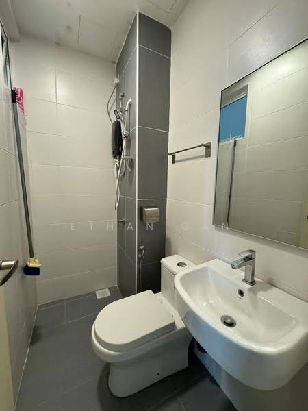 Kediaman Servis untuk Dijual di Twin Danga Residence - Ethan Gan - Bathroom - PropertyGuru.com.my