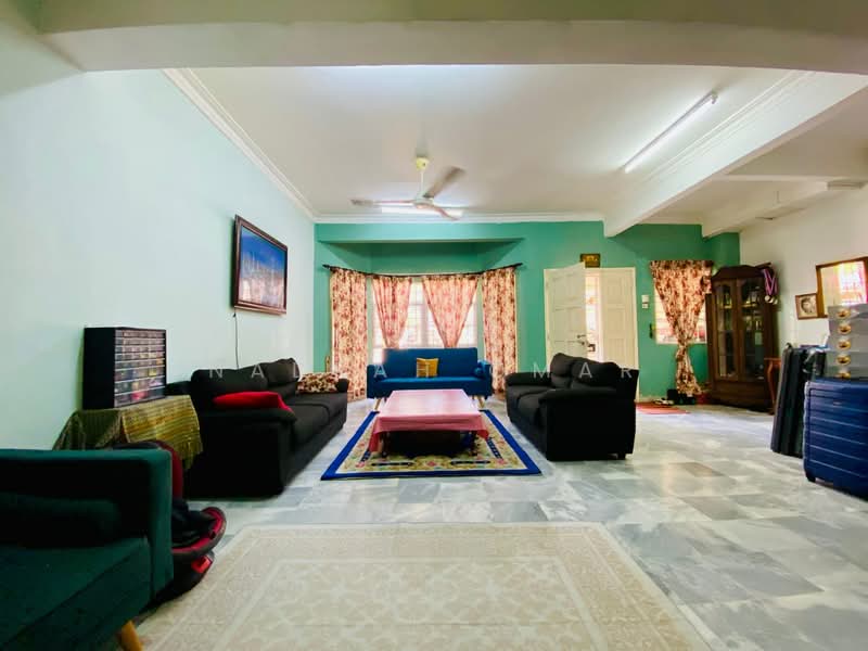 2-storey Terraced House for Sale in Ampang Jaya (Ampang) - Nadrah Omar - Living Room - PropertyGuru.com.my