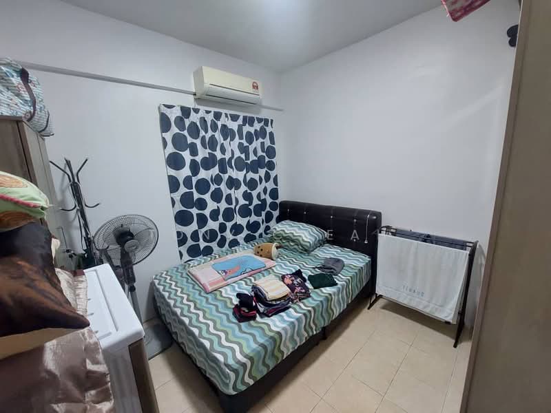Pangsapuri untuk Dijual di Sri Kristal - Tony Cheah - Bedroom - PropertyGuru.com.my