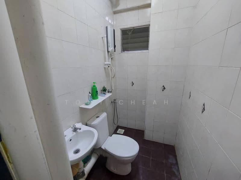 Pangsapuri untuk Dijual di Sri Kristal - Tony Cheah - Bathroom - PropertyGuru.com.my