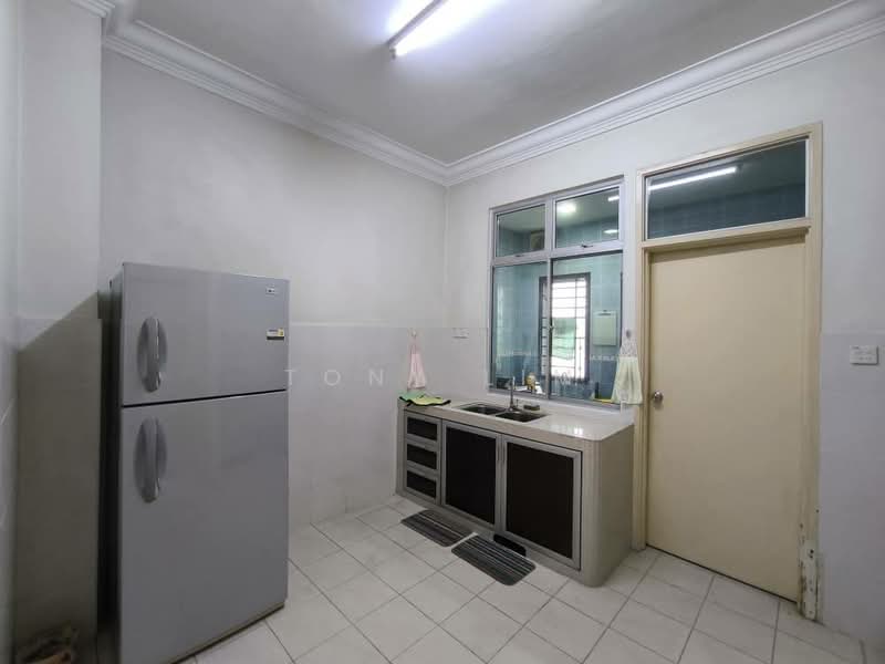 Rumah Teres 2-Tingkat untuk Disewa di Austin Crest (Johor Bahru) - Tony Lim - Kitchen - PropertyGuru.com.my