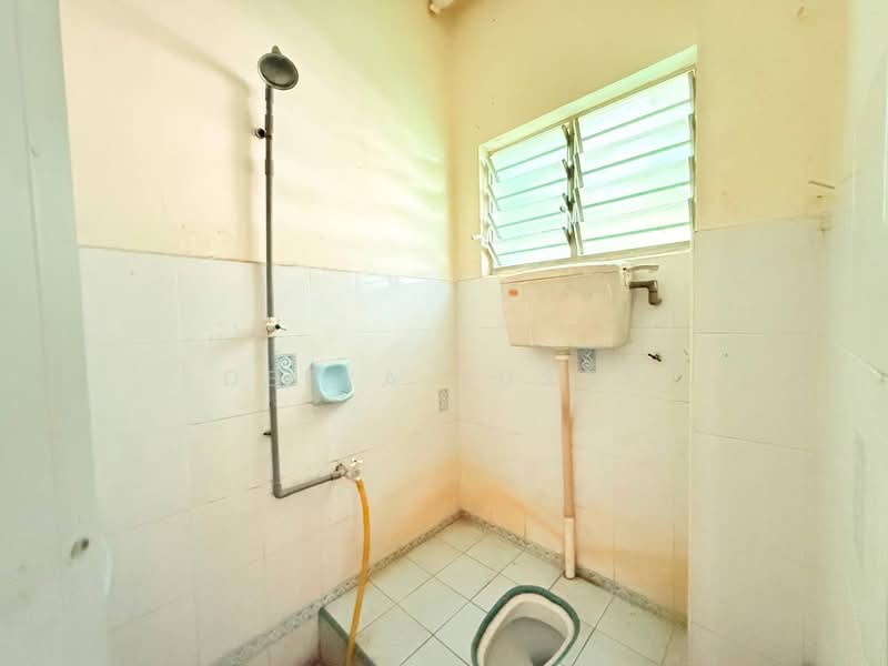 Terraced House for Sale in Bandar Baru Senawang (Senawang) - Deeya Yusof - Bathroom - PropertyGuru.com.my