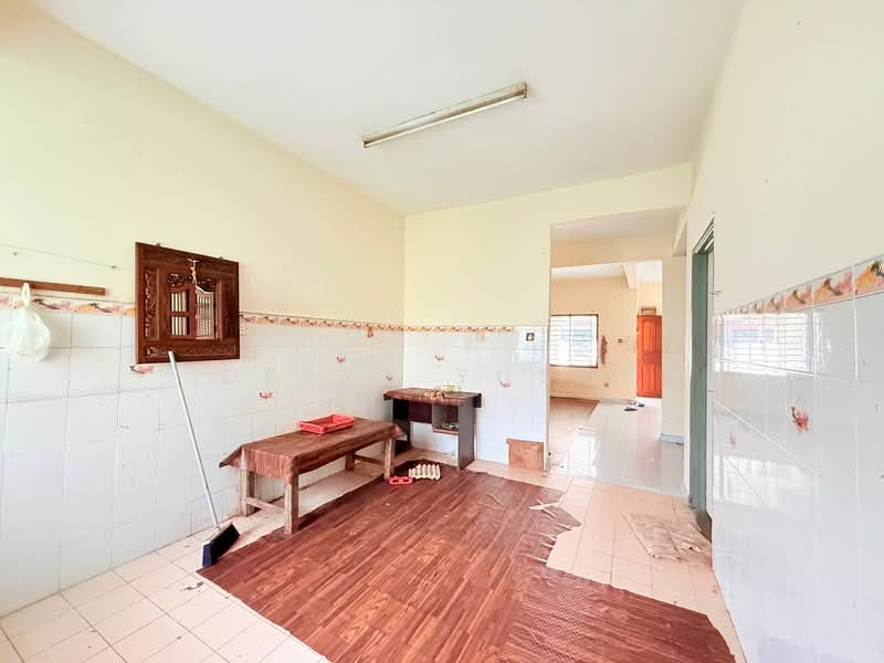 Terraced House for Sale in Bandar Baru Senawang (Senawang) - Deeya Yusof - Kitchen - PropertyGuru.com.my