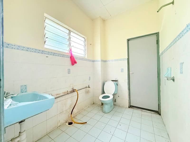 Terraced House for Sale in Bandar Baru Senawang (Senawang) - Deeya Yusof - Bathroom - PropertyGuru.com.my