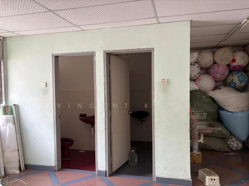 Shop / Office untuk Disewa di Ayer Itam (Penang) - Vincent Koay - Bathroom - PropertyGuru.com.my