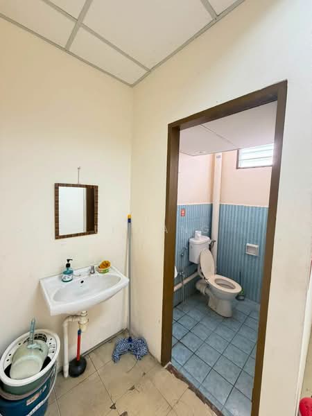 Shop / Office untuk Disewa di Sungai Ara (Penang) - Li Fang - Bathroom - PropertyGuru.com.my