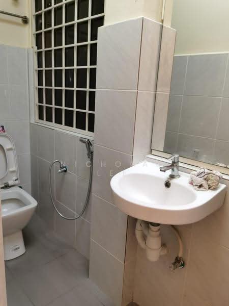Semi-D Factory for Rent in Taman Perindustrian Puchong (Puchong) - Nicholas Lee - Bathroom - PropertyGuru.com.my
