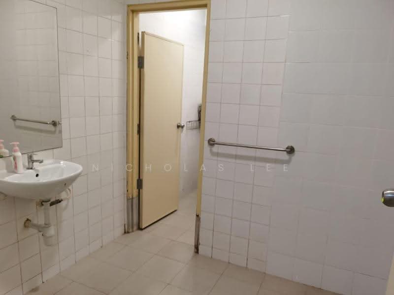Semi-D Factory for Rent in Taman Perindustrian Puchong (Puchong) - Nicholas Lee - Bathroom - PropertyGuru.com.my