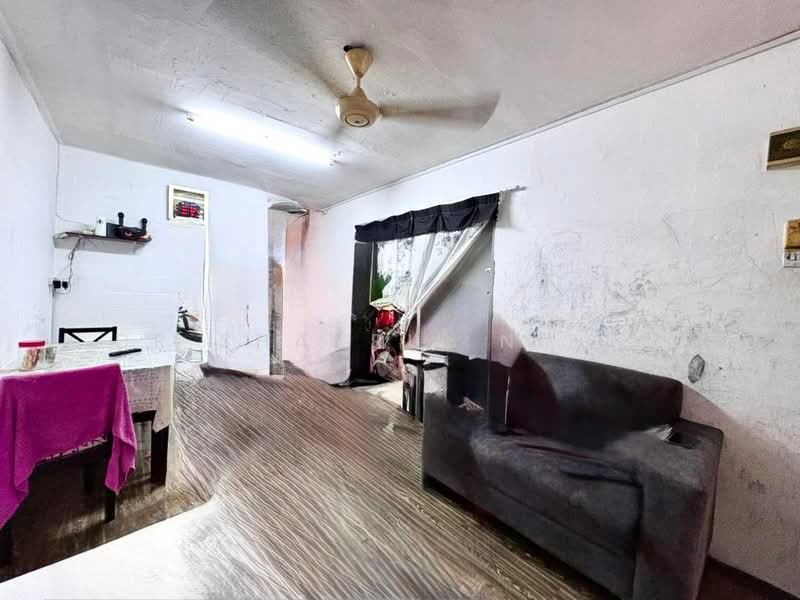 Rumah Flat untuk Dijual di Puchong Permai - Dr Shahril Nizam - Living Room - PropertyGuru.com.my