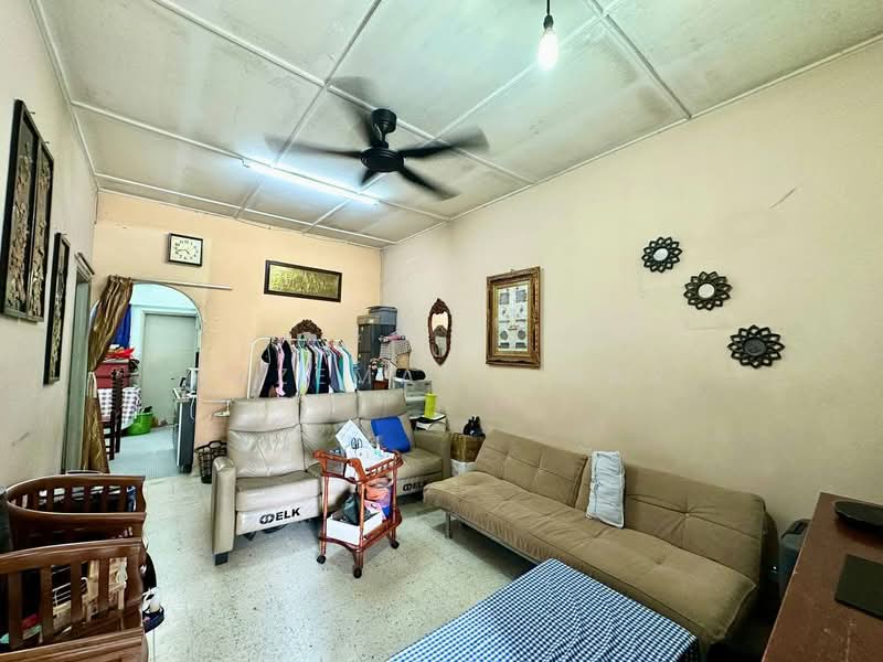 Rumah Teres 1-Tingkat untuk Dijual di Kelana Jaya (Petaling Jaya) - Hazeman Omar - Living Room - PropertyGuru.com.my