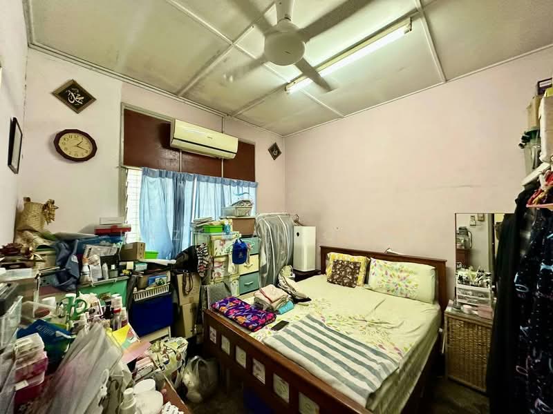 Rumah Teres 1-Tingkat untuk Dijual di Kelana Jaya (Petaling Jaya) - Hazeman Omar - Bedroom - PropertyGuru.com.my