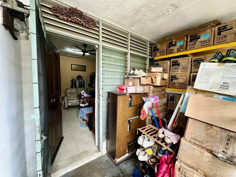 Rumah Teres 1-Tingkat untuk Dijual di Kelana Jaya (Petaling Jaya) - Hazeman Omar - Entrance - PropertyGuru.com.my