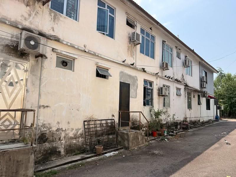 Rumah Teres 2-Tingkat untuk Dijual di Ehsan Jaya (Johor Bahru) - Fu Heng Chong - Exterior - PropertyGuru.com.my