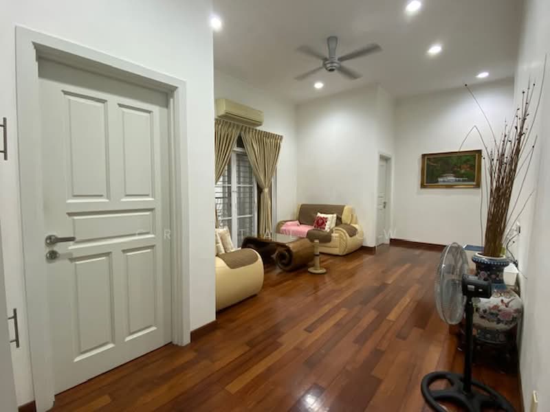 Bungalow House untuk Dijual di Perdana Lakeview East (Cyberjaya) - Crystal Low - Living Room - PropertyGuru.com.my