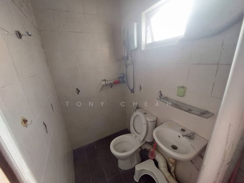 Pangsapuri untuk Dijual di Sri Kristal - Tony Cheah - Bathroom - PropertyGuru.com.my