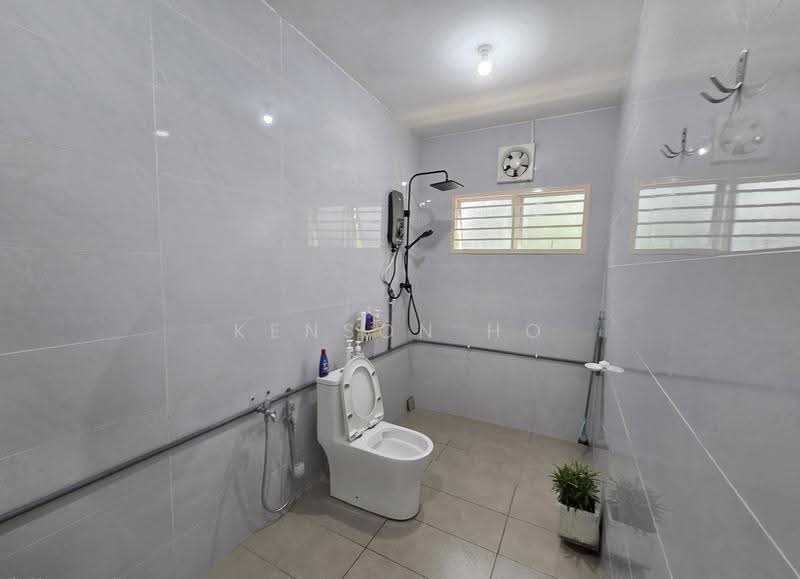 2-storey Terraced House for Sale in Taman Sungai Besi Indah (Seri Kembangan) - Kenson Ho - Bathroom - PropertyGuru.com.my