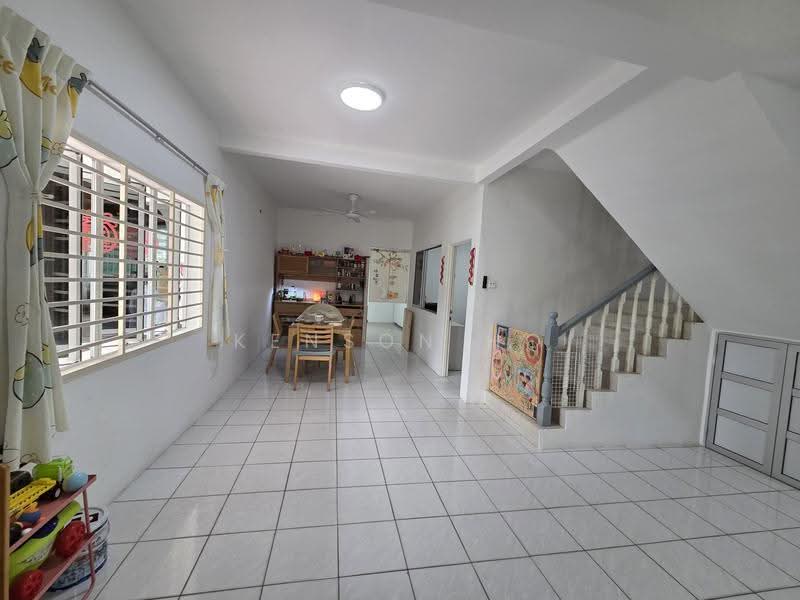 2-storey Terraced House for Sale in Taman Sungai Besi Indah (Seri Kembangan) - Kenson Ho - Living Room - PropertyGuru.com.my
