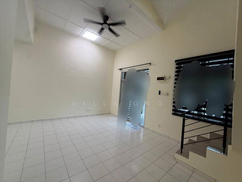 1.5-storey Terraced House for Rent in Taman Setia Indah (Tebrau) - Bella Ong - Living Room - PropertyGuru.com.my