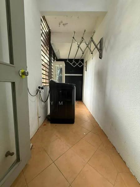 Pangsapuri untuk Dijual di Larkin Residence - Kym Kee - Corridor - PropertyGuru.com.my