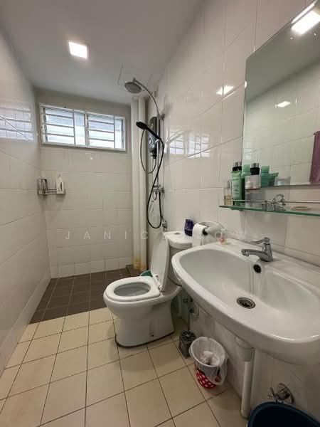 Pangsapuri untuk Disewa di Seri Jati - Janice Low - Bathroom - PropertyGuru.com.my