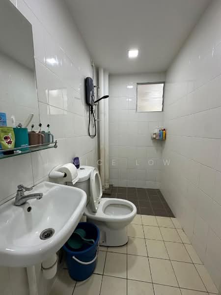 Pangsapuri untuk Disewa di Seri Jati - Janice Low - Bathroom - PropertyGuru.com.my
