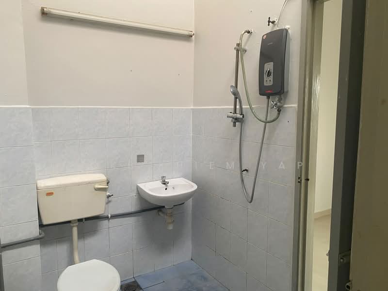 2-storey Terraced House for Rent in Kajang (Selangor) - Yoke Khiem Yap - Bathroom - PropertyGuru.com.my