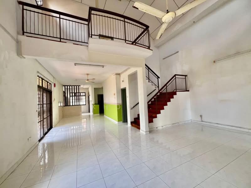1.5-storey Terraced House for Rent in Taman Pelangi Indah (Ulu Tiram) - Khoo . - Living Room - PropertyGuru.com.my