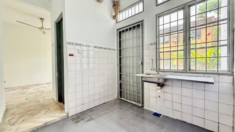 2-storey Terraced House for Sale in Usj 1 (Subang Jaya) - Kamaruzaman Omar - Kitchen - PropertyGuru.com.my