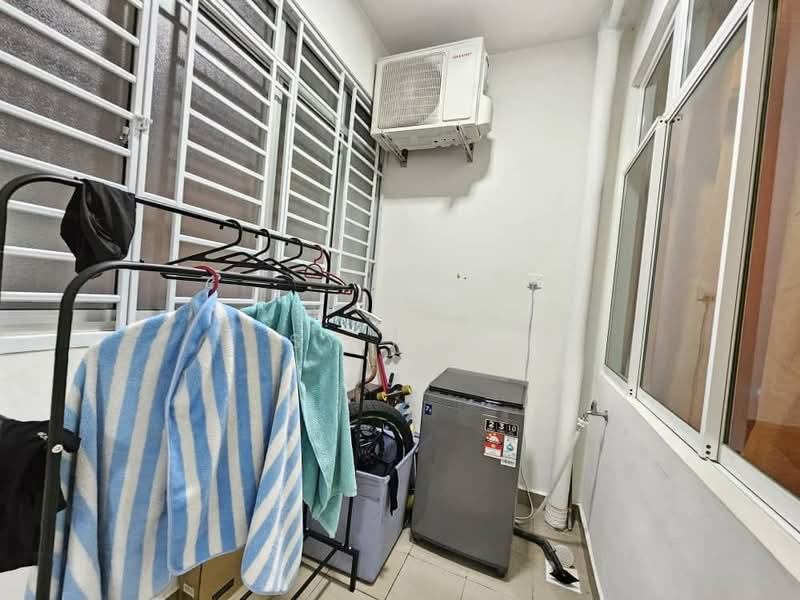 Pangsapuri untuk Dijual di Nusa Heights (Nusa Puncak) - SY Ngo - Balcony - PropertyGuru.com.my