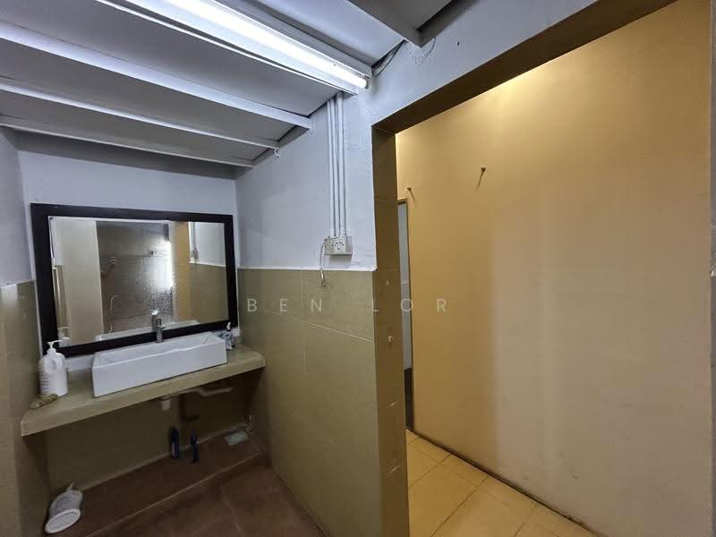 Shop for Rent in Kepong (Kuala Lumpur) - Ben Lor - Bathroom - PropertyGuru.com.my