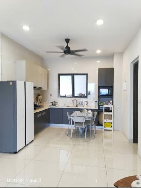 Kondominium untuk Disewa di Royal Strand @ Country Garden Danga Bay - Benson Chong - Kitchen - PropertyGuru.com.my