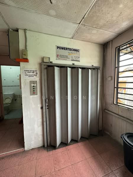 Shop for Rent in Taman Johor Jaya (Johor Bahru) - Jun Song - Interior - PropertyGuru.com.my