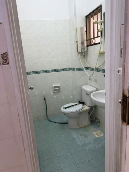 2-storey Terraced House for Rent in Kajang (Selangor) - Yoke Khiem Yap - Bathroom - PropertyGuru.com.my
