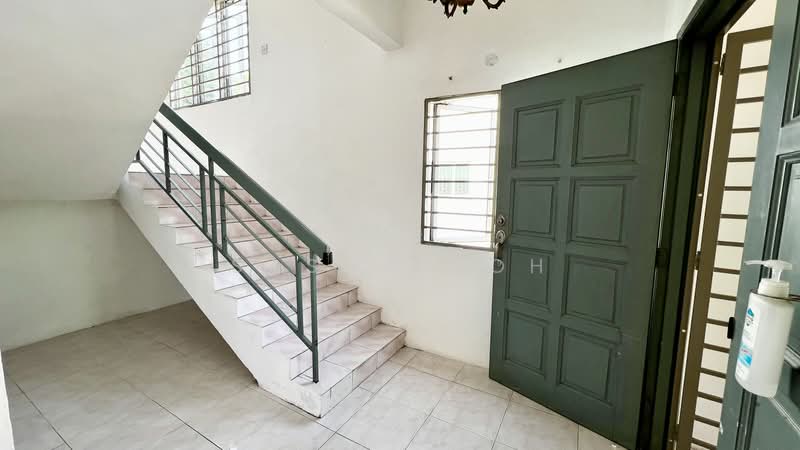 Rumah Berkembar untuk Dijual di Taman Equine (Seri Kembangan) - Sasha Goh - Entrance - PropertyGuru.com.my