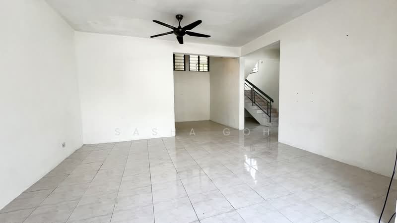 Rumah Berkembar untuk Dijual di Taman Equine (Seri Kembangan) - Sasha Goh - Living Room - PropertyGuru.com.my