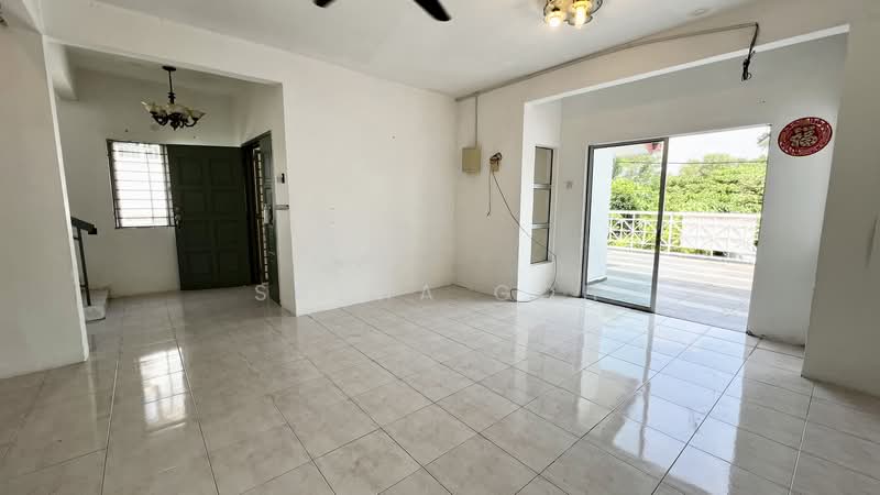 Rumah Berkembar untuk Dijual di Taman Equine (Seri Kembangan) - Sasha Goh - Living Room - PropertyGuru.com.my