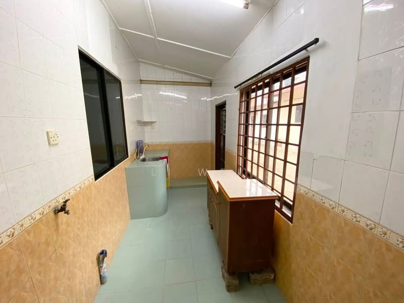 1-storey Terraced House for Rent in Taman Ungku Tun Aminah (Skudai) - Li Wei - Kitchen - PropertyGuru.com.my