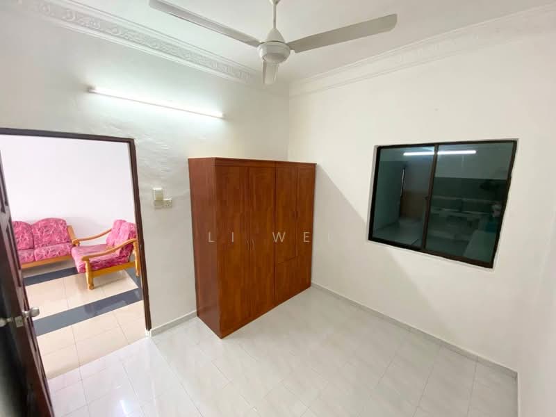 1-storey Terraced House for Rent in Taman Ungku Tun Aminah (Skudai) - Li Wei - Living Room - PropertyGuru.com.my