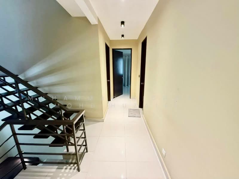 Rumah Teres 2.5-Tingkat untuk Dijual di KEN Rimba (Shah Alam) - Muhammad Ridhwan Mohd Huzairi - Corridor - PropertyGuru.com.my