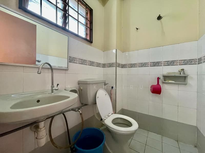 Rumah Teres 2-Tingkat untuk Disewa di Putra Bestari (Subang Jaya) - Ewat Khairul - Bathroom - PropertyGuru.com.my