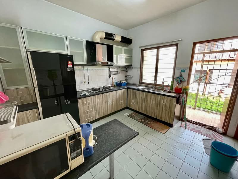 Rumah Teres 2-Tingkat untuk Disewa di Putra Bestari (Subang Jaya) - Ewat Khairul - Kitchen - PropertyGuru.com.my