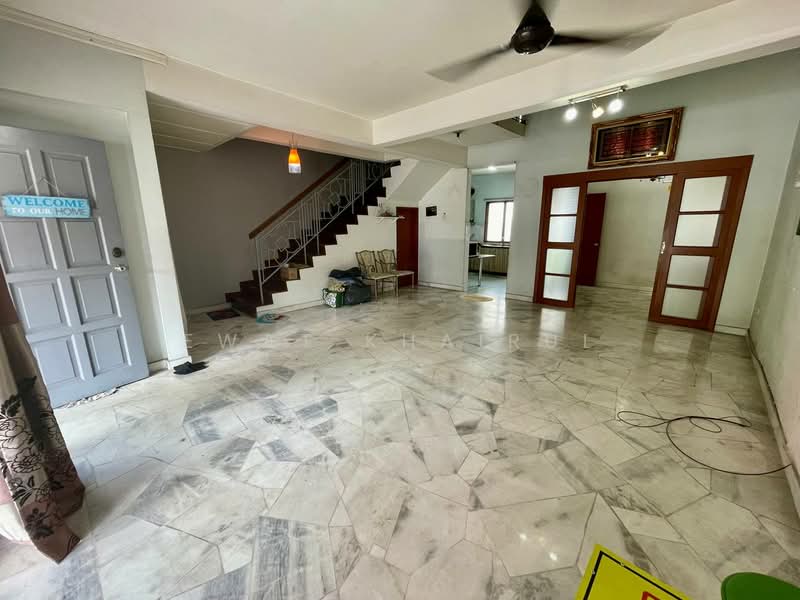 Rumah Teres 2-Tingkat untuk Disewa di Putra Bestari (Subang Jaya) - Ewat Khairul - Living Room - PropertyGuru.com.my