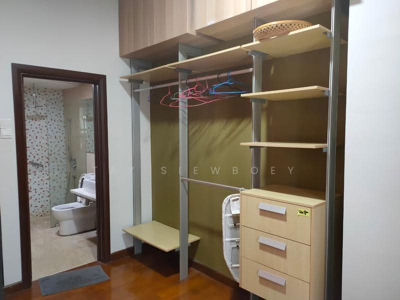 Kediaman Servis untuk Dijual di Regalia Residence - Tay SiewBoey - Bathroom - PropertyGuru.com.my